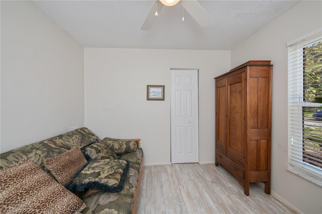 For Sale: $379,000 (2 beds, 2 baths, 1147 Square Feet)