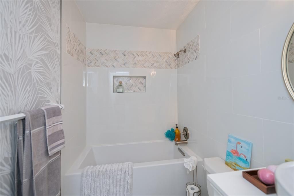 For Sale: $379,000 (2 beds, 2 baths, 1147 Square Feet)