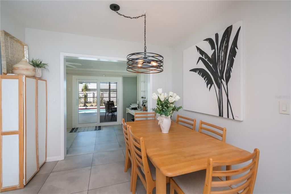 For Sale: $379,000 (2 beds, 2 baths, 1147 Square Feet)