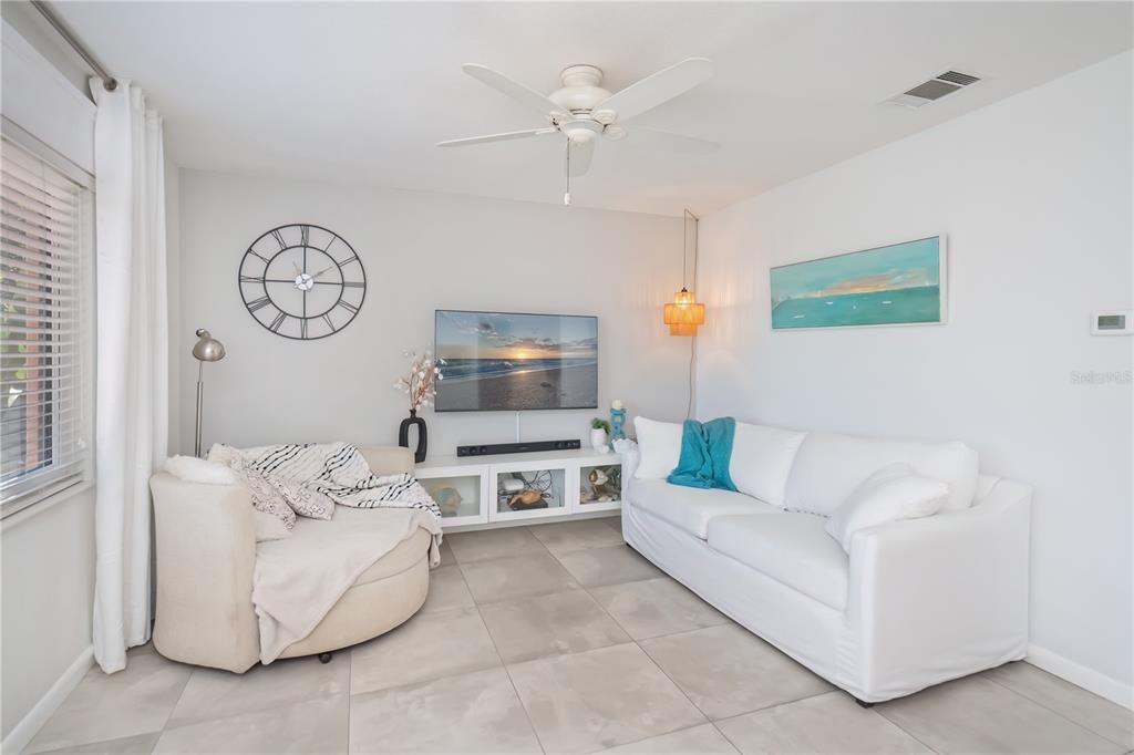 For Sale: $379,000 (2 beds, 2 baths, 1147 Square Feet)