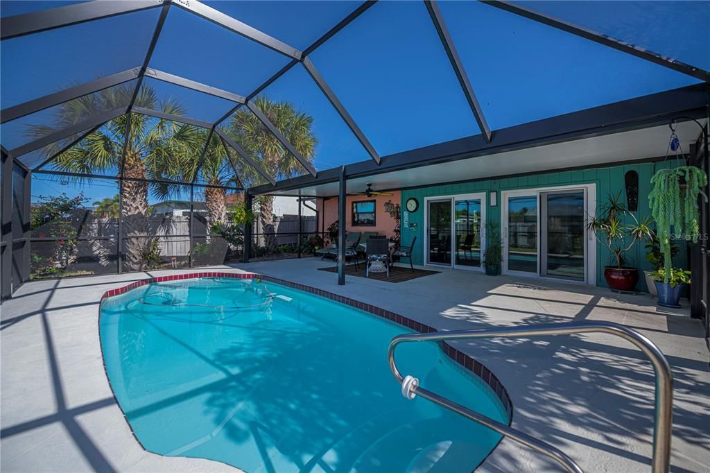 For Sale: $379,000 (2 beds, 2 baths, 1147 Square Feet)