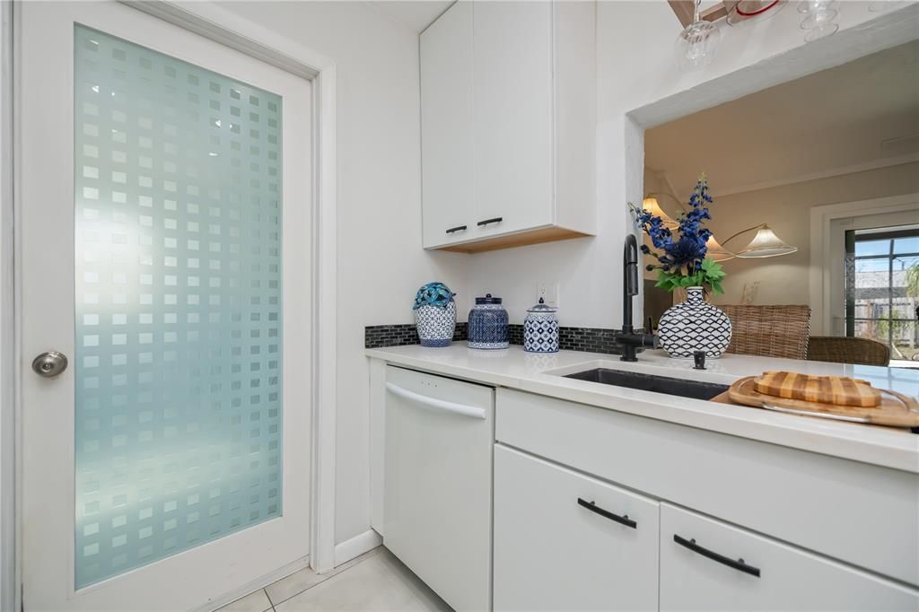 For Sale: $379,000 (2 beds, 2 baths, 1147 Square Feet)