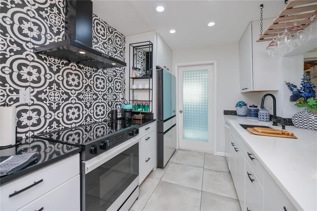 For Sale: $379,000 (2 beds, 2 baths, 1147 Square Feet)