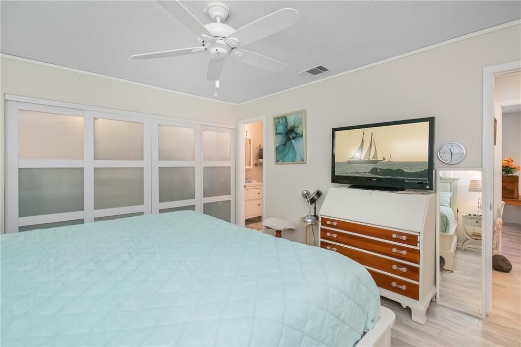 For Sale: $379,000 (2 beds, 2 baths, 1147 Square Feet)