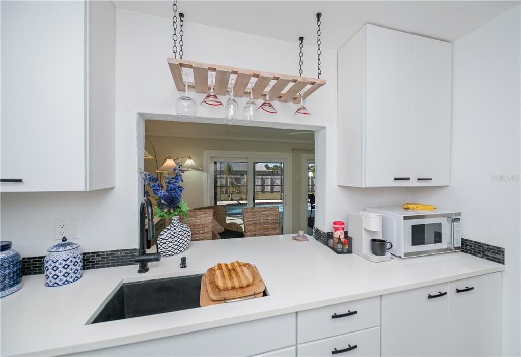 For Sale: $379,000 (2 beds, 2 baths, 1147 Square Feet)