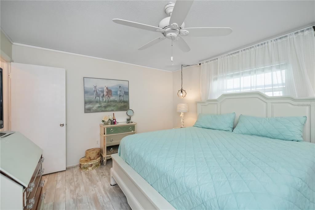 For Sale: $379,000 (2 beds, 2 baths, 1147 Square Feet)