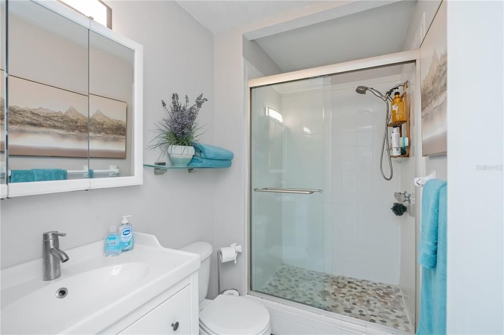 For Sale: $379,000 (2 beds, 2 baths, 1147 Square Feet)