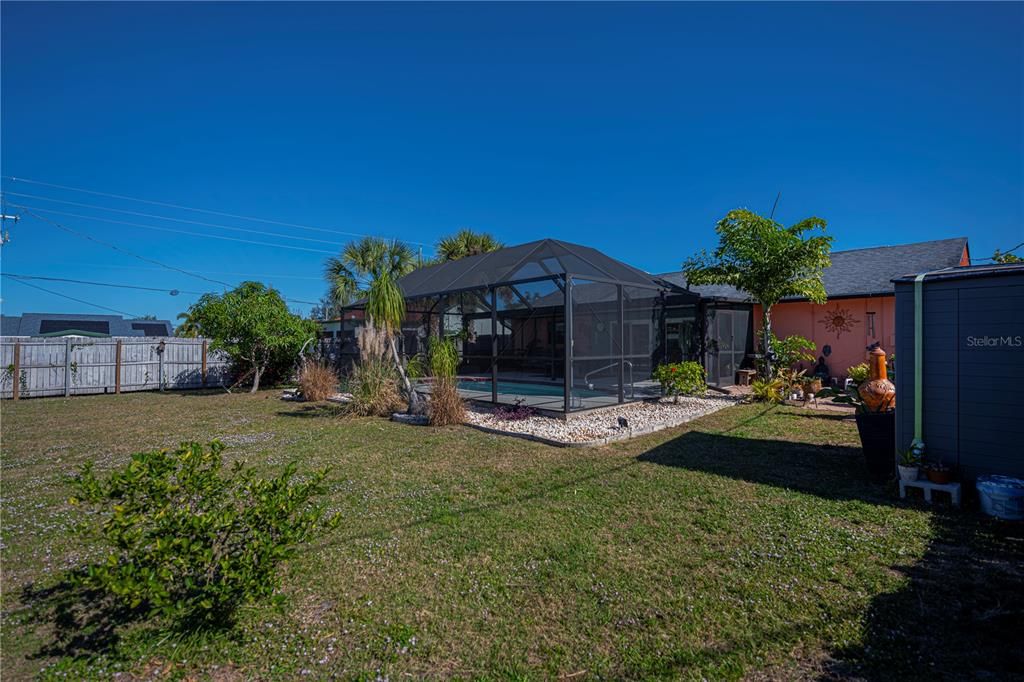 For Sale: $379,000 (2 beds, 2 baths, 1147 Square Feet)