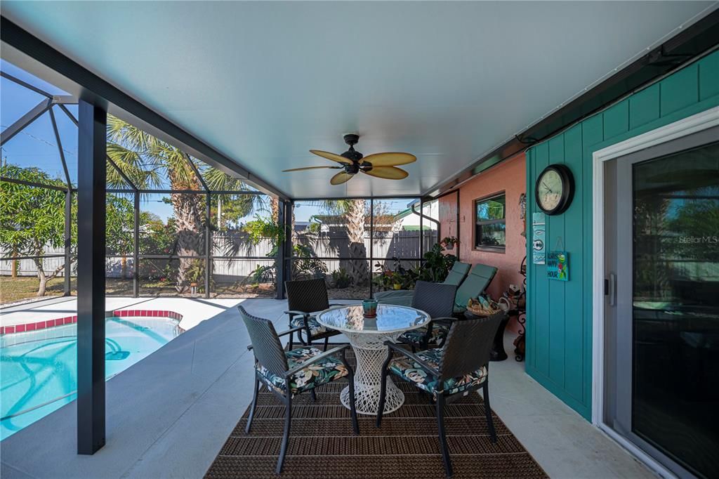 For Sale: $379,000 (2 beds, 2 baths, 1147 Square Feet)