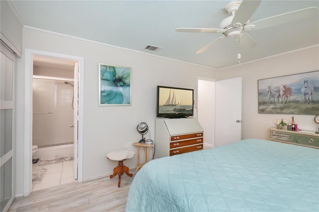 For Sale: $379,000 (2 beds, 2 baths, 1147 Square Feet)