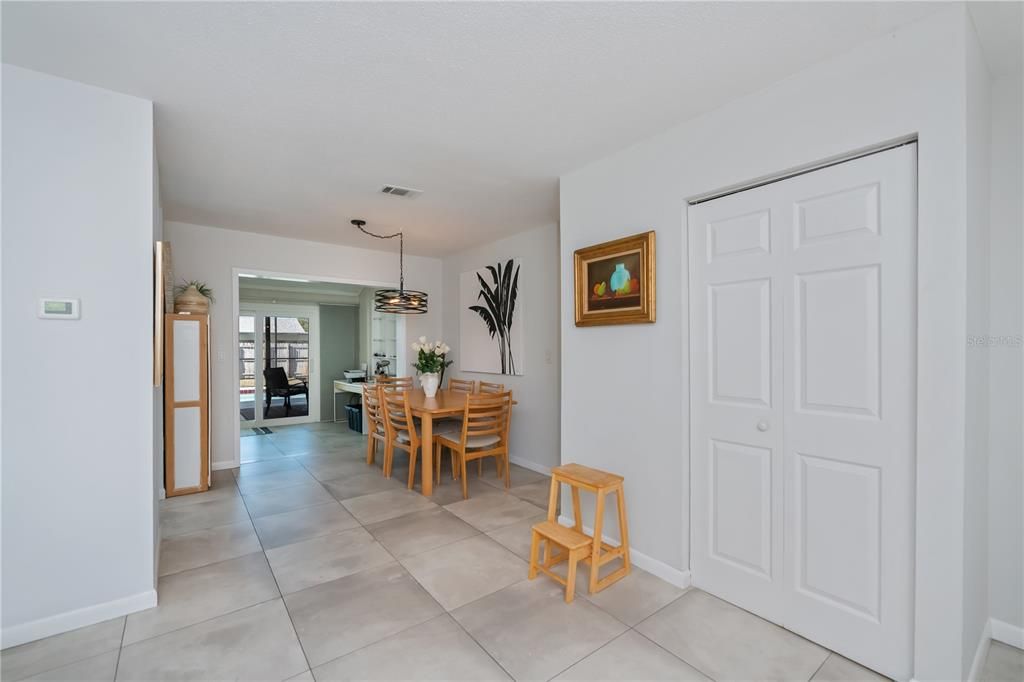 For Sale: $379,000 (2 beds, 2 baths, 1147 Square Feet)