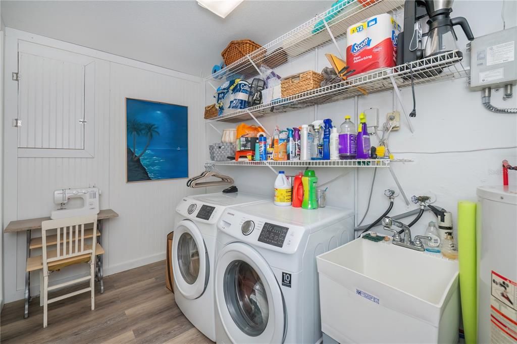 For Sale: $379,000 (2 beds, 2 baths, 1147 Square Feet)