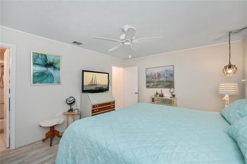 For Sale: $379,000 (2 beds, 2 baths, 1147 Square Feet)