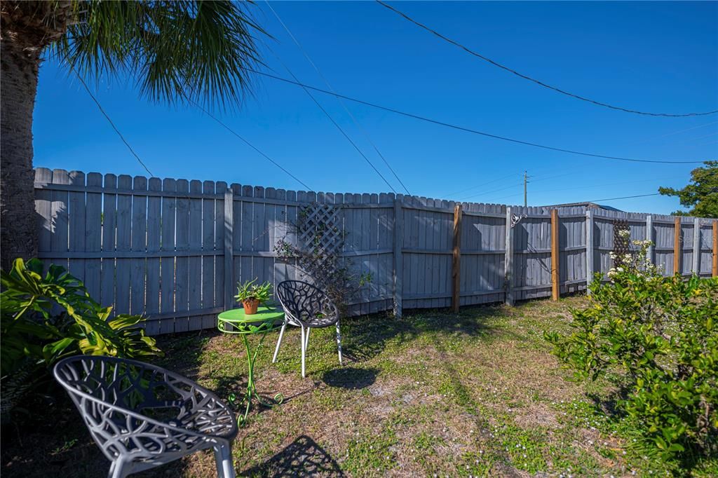 For Sale: $379,000 (2 beds, 2 baths, 1147 Square Feet)