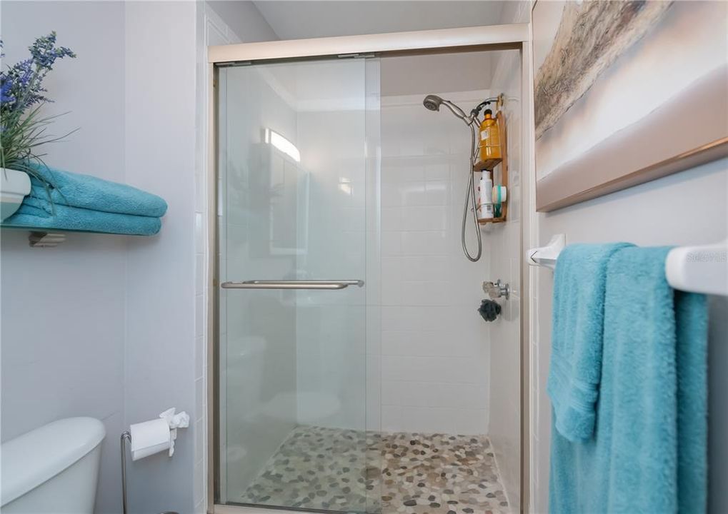 For Sale: $379,000 (2 beds, 2 baths, 1147 Square Feet)