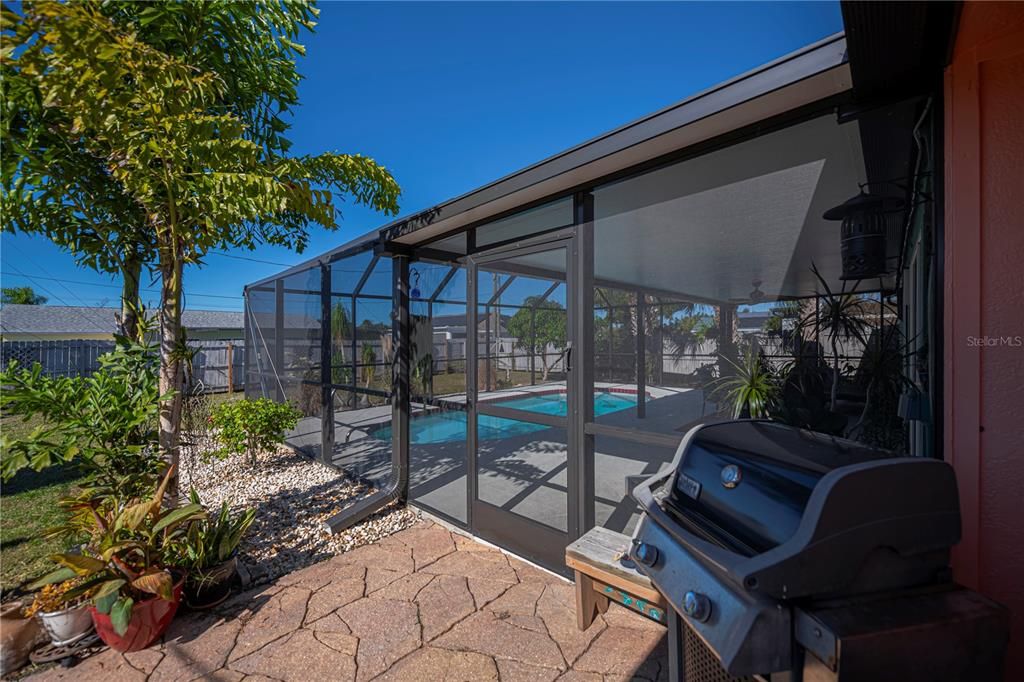 For Sale: $379,000 (2 beds, 2 baths, 1147 Square Feet)