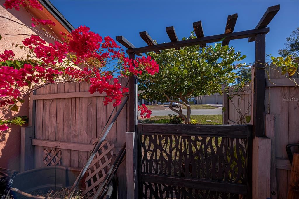 For Sale: $379,000 (2 beds, 2 baths, 1147 Square Feet)