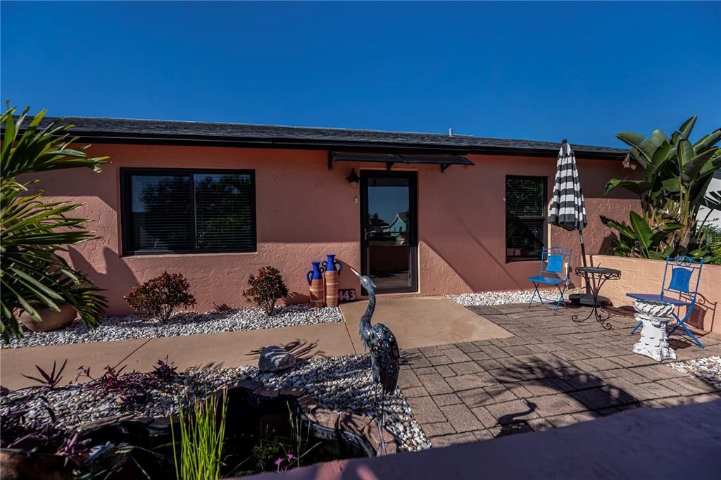 For Sale: $379,000 (2 beds, 2 baths, 1147 Square Feet)