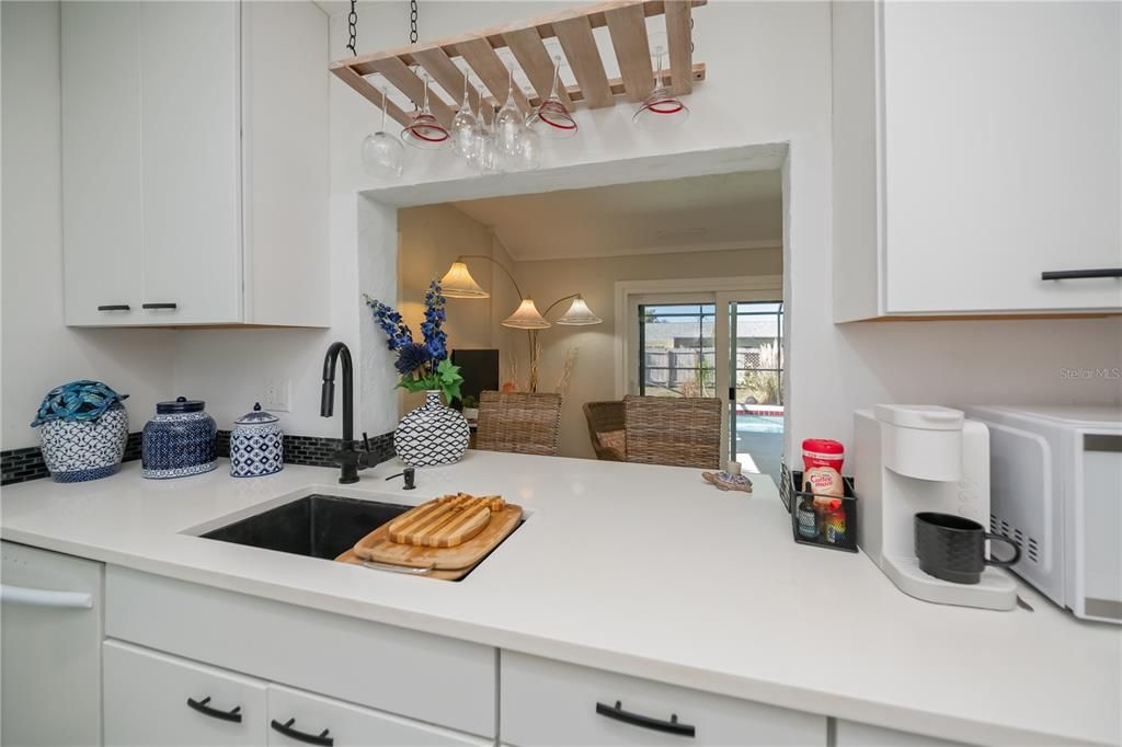 For Sale: $379,000 (2 beds, 2 baths, 1147 Square Feet)