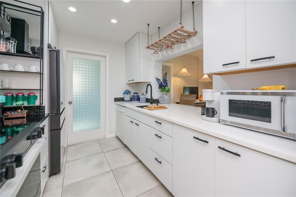 For Sale: $379,000 (2 beds, 2 baths, 1147 Square Feet)