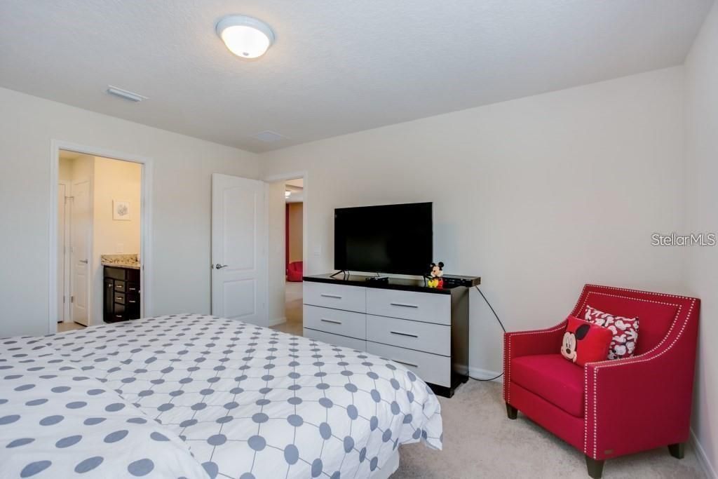 For Rent: $3,100 (5 beds, 5 baths, 2598 Square Feet)