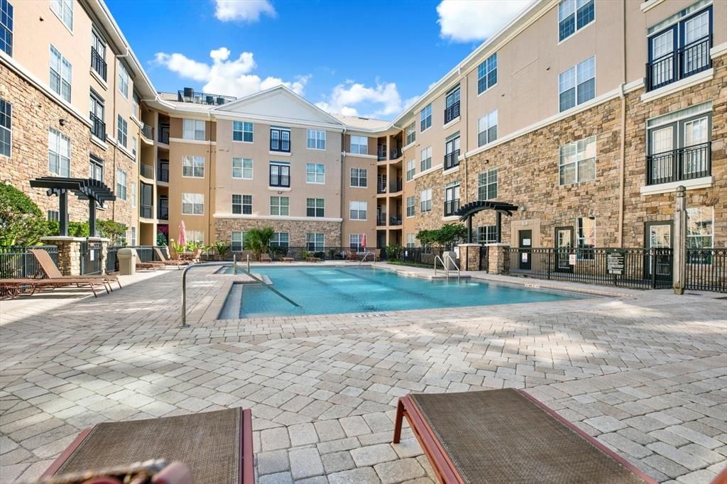 For Rent: $2,100 (1 beds, 1 baths, 800 Square Feet)