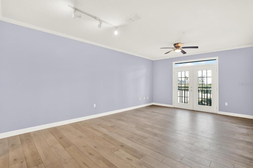 For Rent: $2,100 (1 beds, 1 baths, 800 Square Feet)