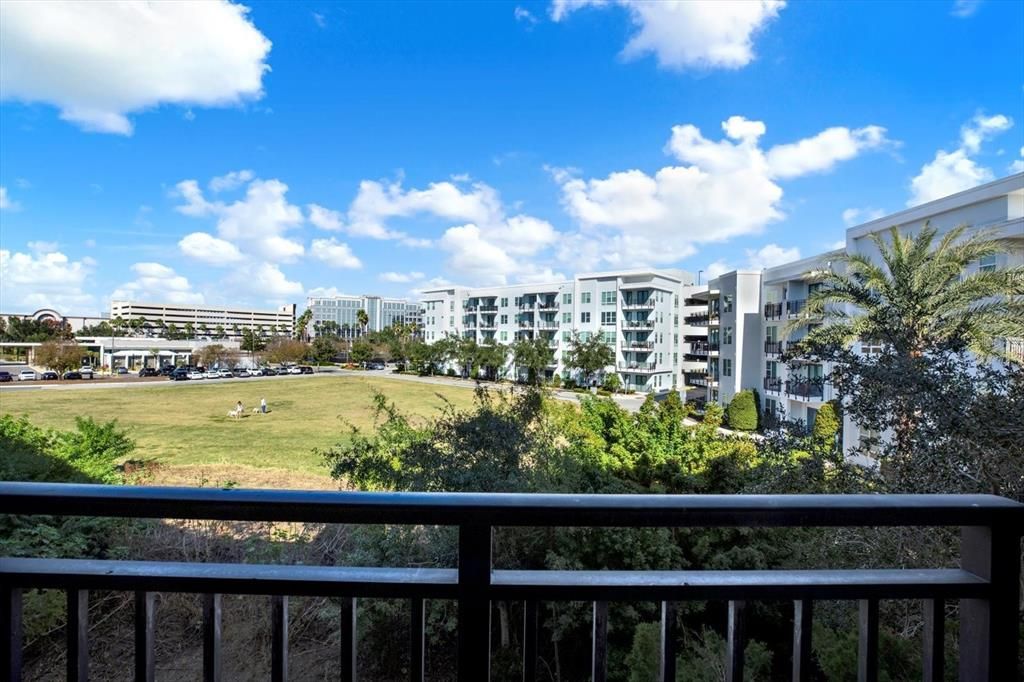 For Rent: $2,100 (1 beds, 1 baths, 800 Square Feet)