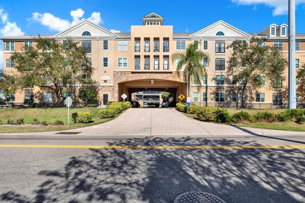 For Rent: $2,100 (1 beds, 1 baths, 800 Square Feet)