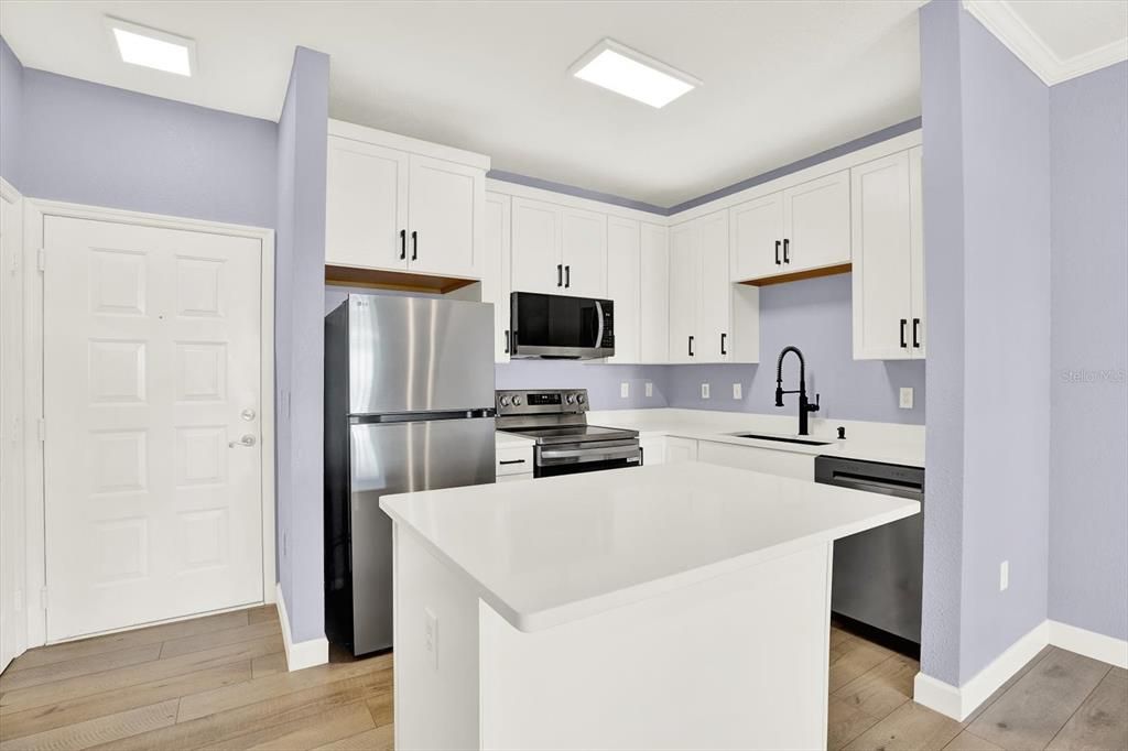 For Rent: $2,100 (1 beds, 1 baths, 800 Square Feet)