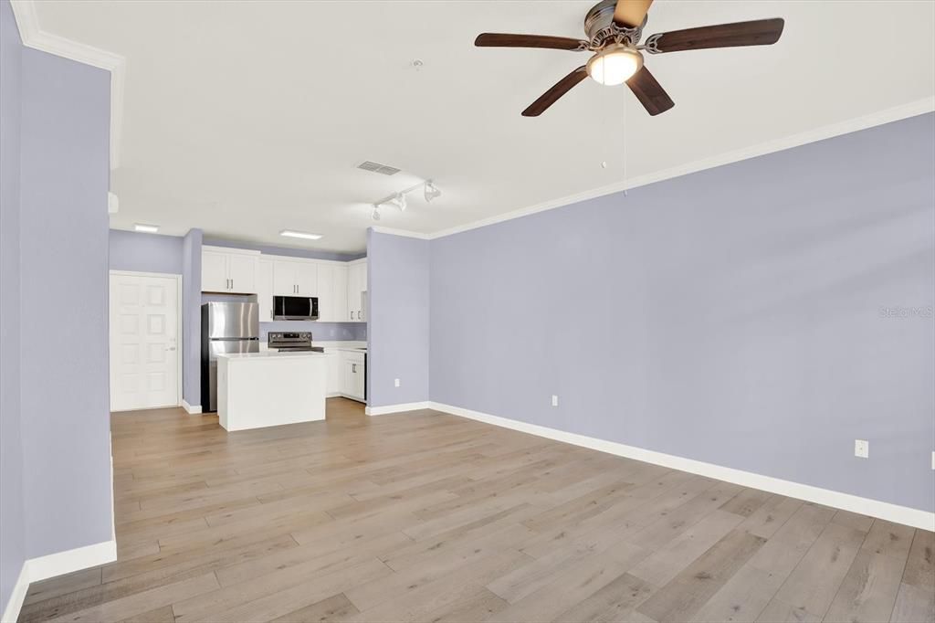 For Rent: $2,100 (1 beds, 1 baths, 800 Square Feet)