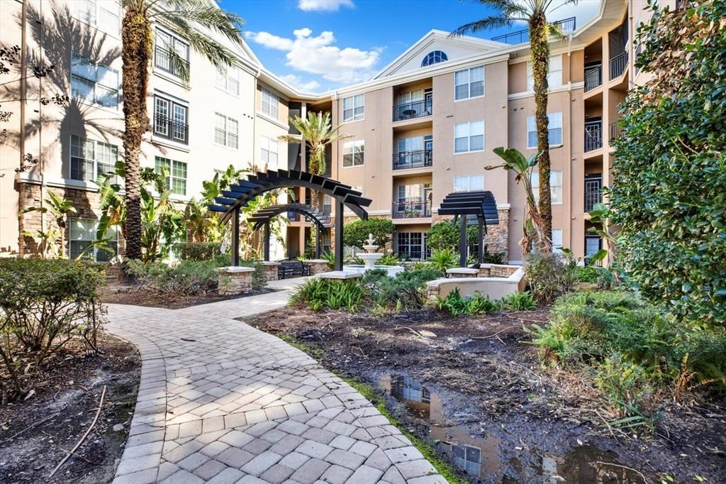 For Rent: $2,100 (1 beds, 1 baths, 800 Square Feet)