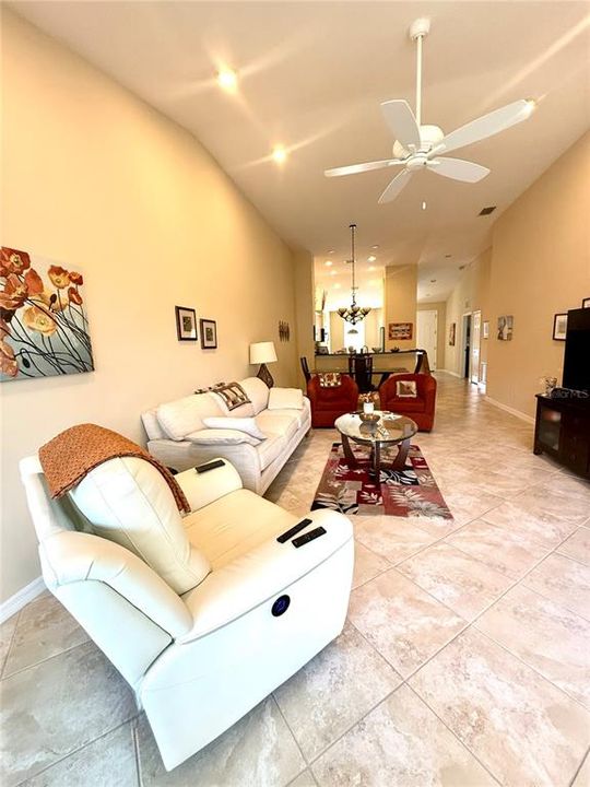 En Venta: $272,000 (2 camas, 2 baños, 1496 Pies cuadrados)