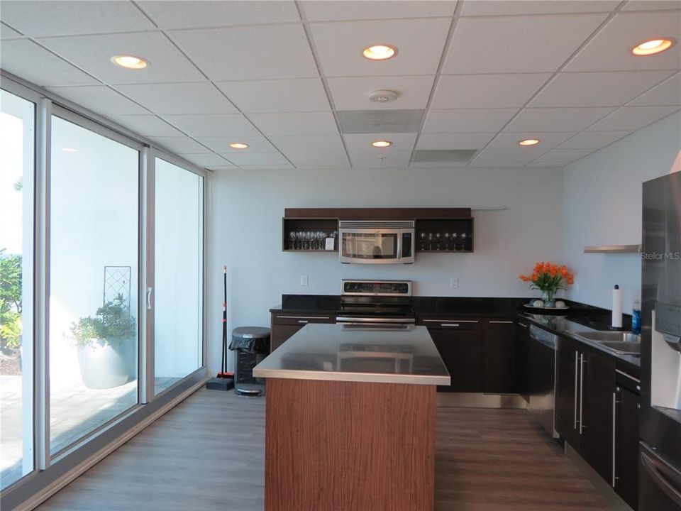 待售: $835,000 (2 贝兹, 2 浴室, 1288 平方英尺)