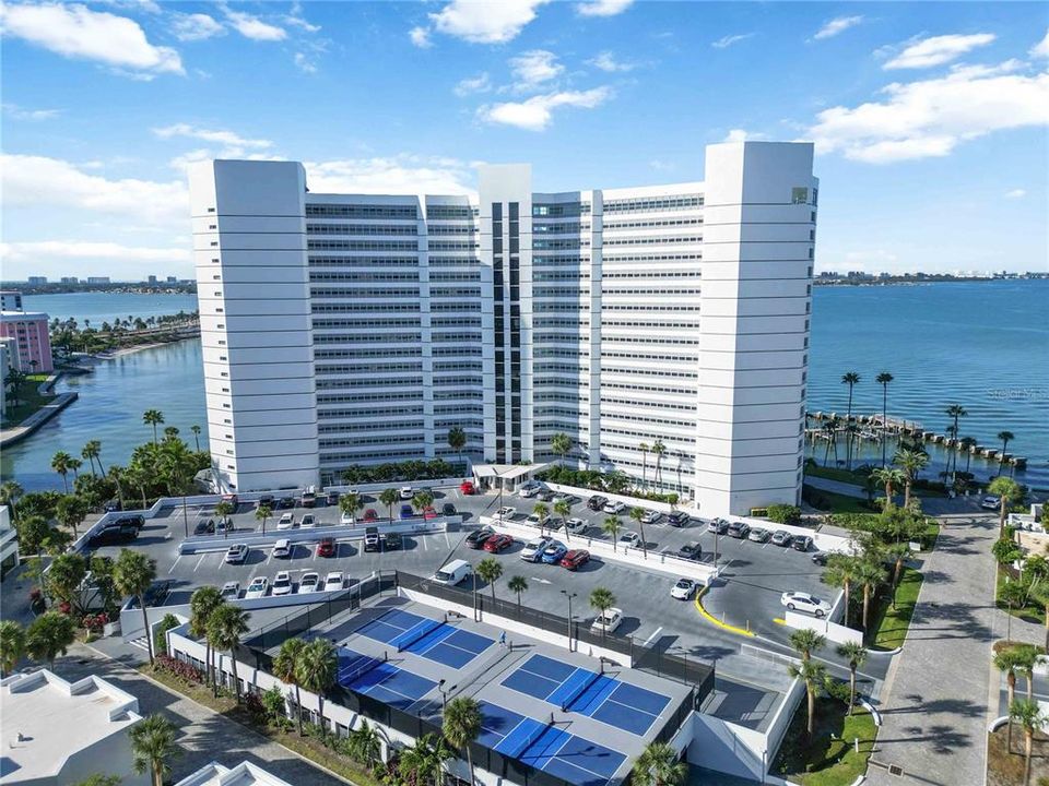 待售: $835,000 (2 贝兹, 2 浴室, 1288 平方英尺)