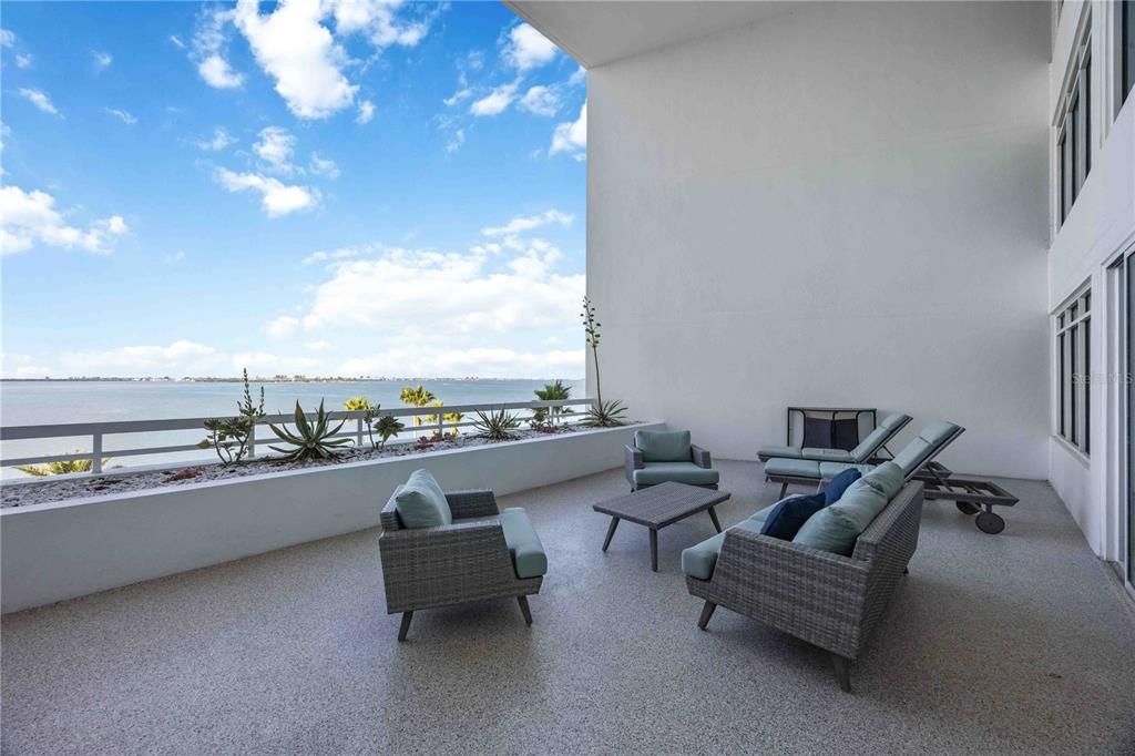 待售: $835,000 (2 贝兹, 2 浴室, 1288 平方英尺)