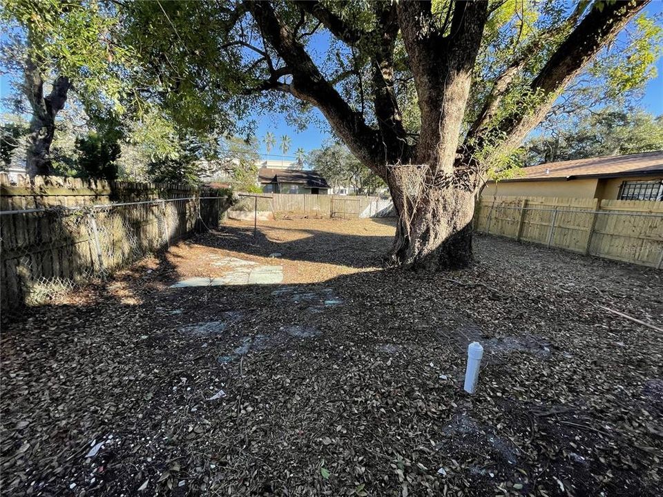 На продажу: $375,000 (2 спален, 1 ванн, 785 Квадратных фут)