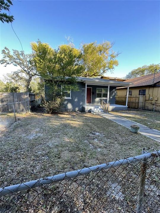 На продажу: $375,000 (2 спален, 1 ванн, 785 Квадратных фут)