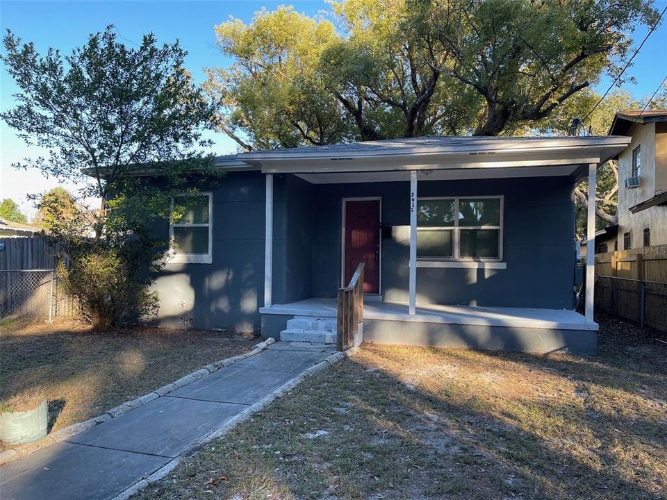 На продажу: $375,000 (2 спален, 1 ванн, 785 Квадратных фут)