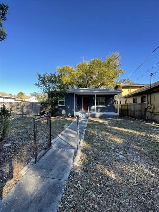 На продажу: $375,000 (2 спален, 1 ванн, 785 Квадратных фут)