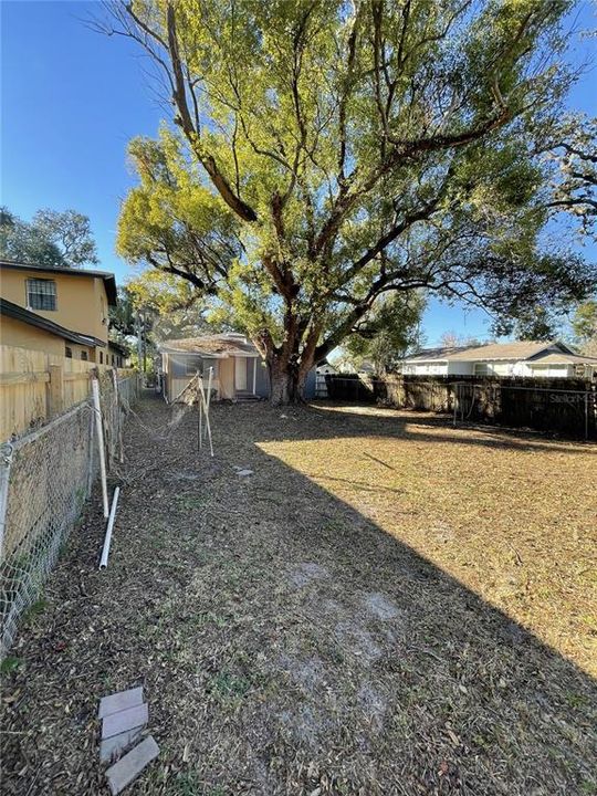 На продажу: $375,000 (2 спален, 1 ванн, 785 Квадратных фут)