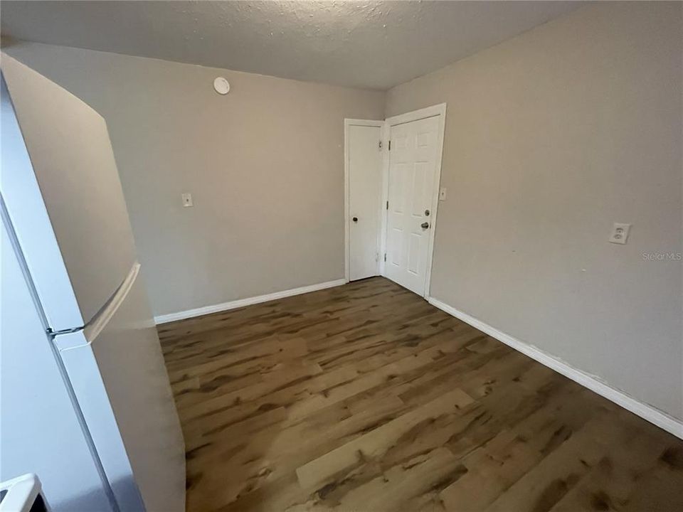 На продажу: $375,000 (2 спален, 1 ванн, 785 Квадратных фут)