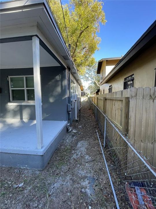 На продажу: $375,000 (2 спален, 1 ванн, 785 Квадратных фут)