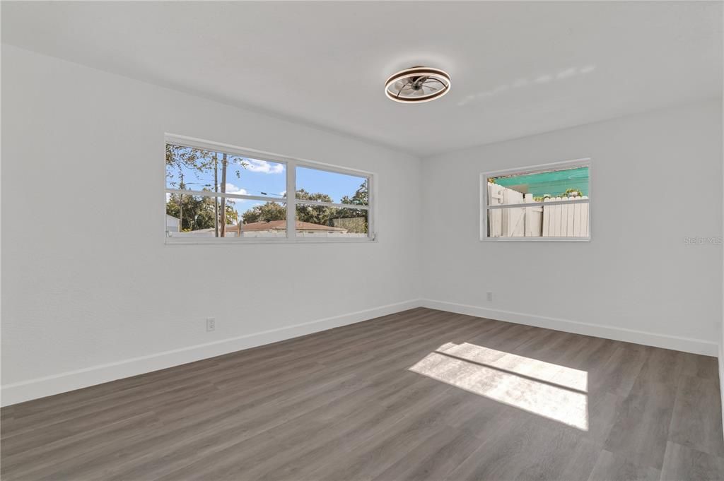 En Venta: $479,000 (4 camas, 2 baños, 1545 Pies cuadrados)