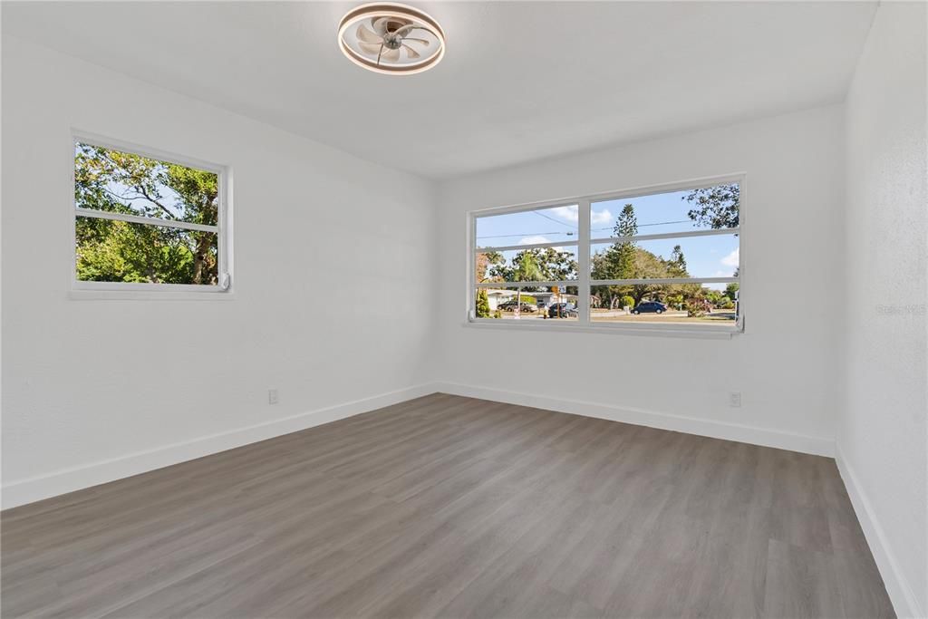 En Venta: $479,000 (4 camas, 2 baños, 1545 Pies cuadrados)