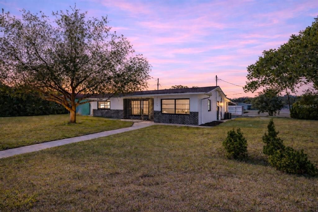 En Venta: $479,000 (4 camas, 2 baños, 1545 Pies cuadrados)