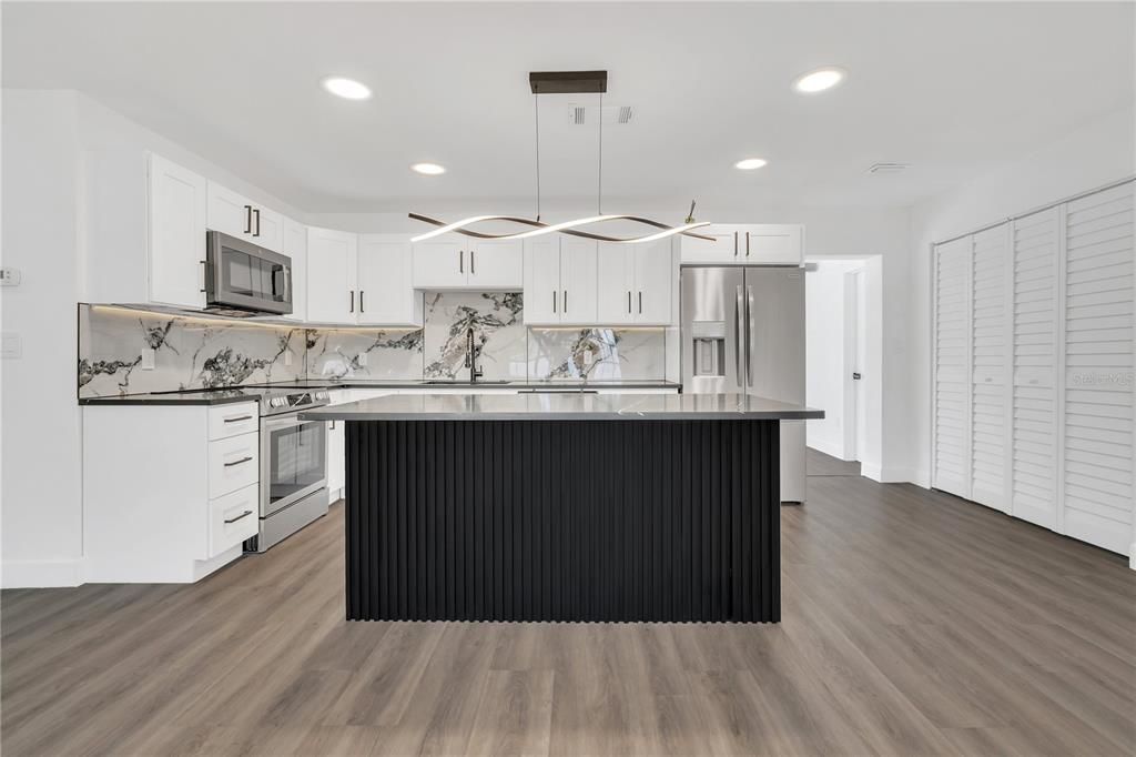 En Venta: $479,000 (4 camas, 2 baños, 1545 Pies cuadrados)