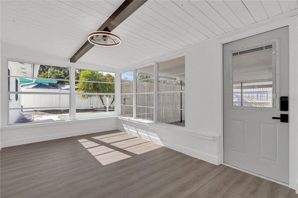 En Venta: $479,000 (4 camas, 2 baños, 1545 Pies cuadrados)