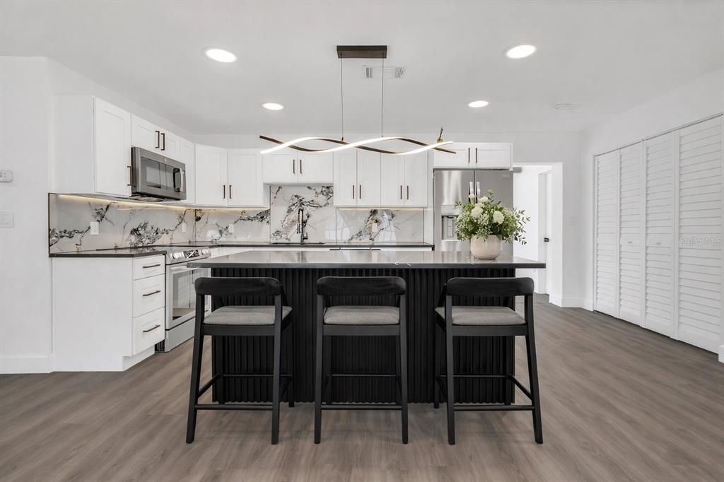 En Venta: $479,000 (4 camas, 2 baños, 1545 Pies cuadrados)