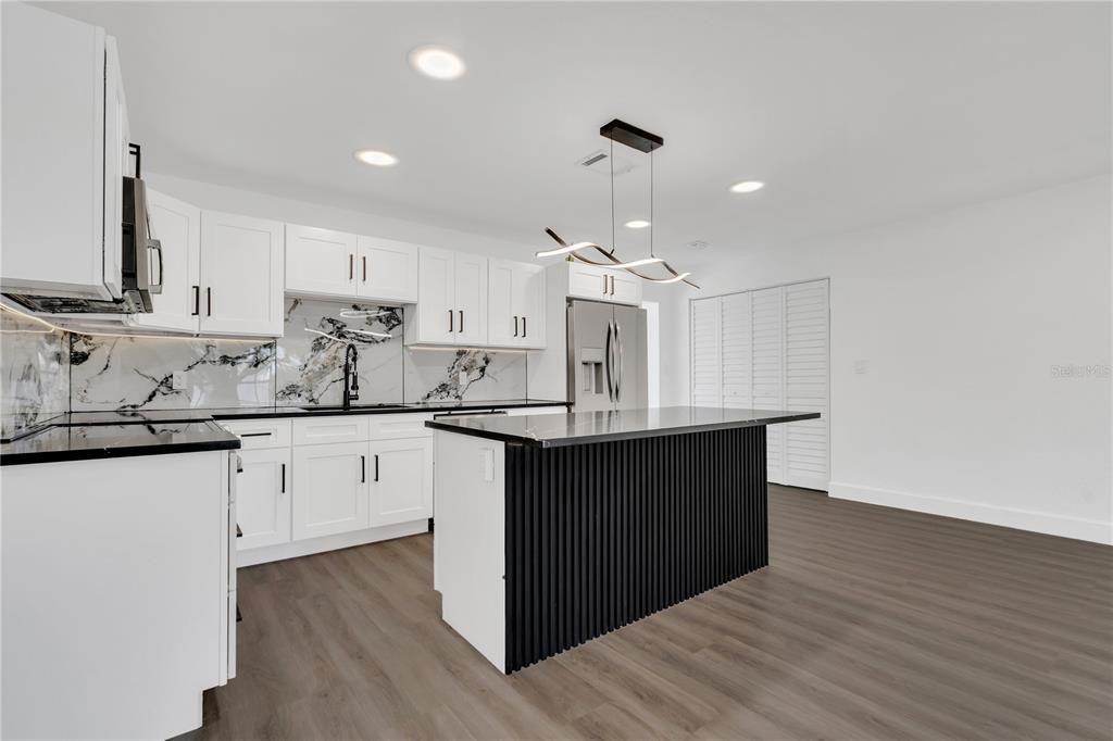 En Venta: $479,000 (4 camas, 2 baños, 1545 Pies cuadrados)